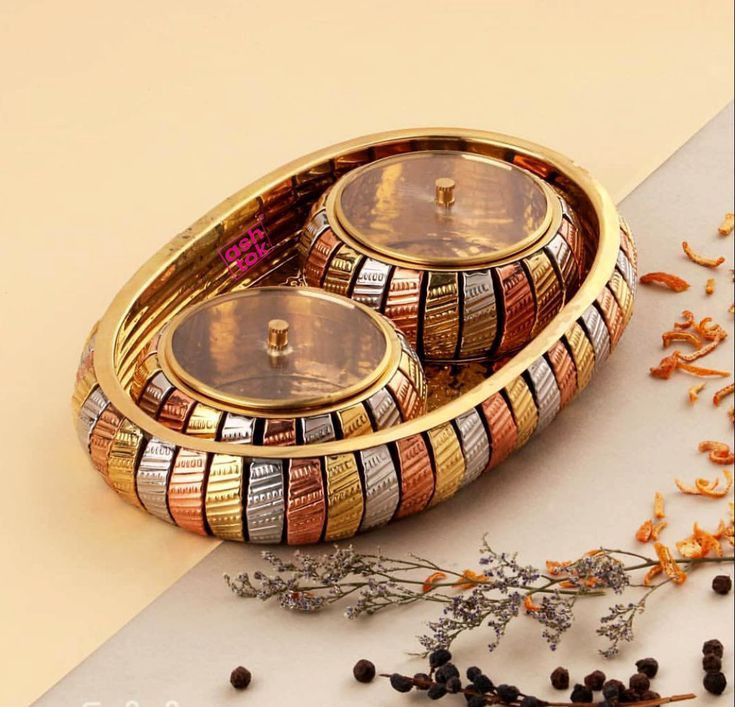 Metal Tray with metal jar, Size:-7″/ 3″